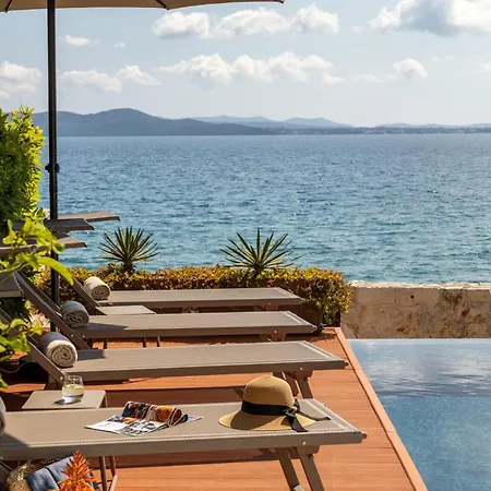 Pinea Zadarvillas * Петрчане