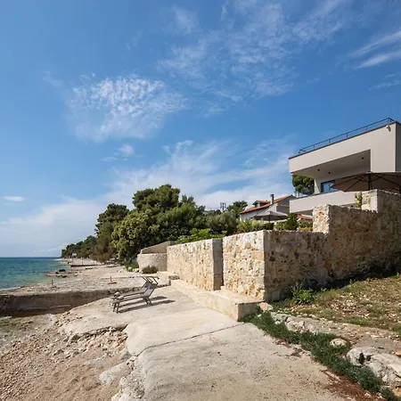 Pinea Zadarvillas * بيتريتْشاني