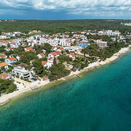 Pinea Zadarvillas بيتريتْشاني