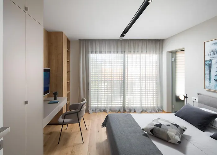 Pinea Zadarvillas * بيتريتْشاني