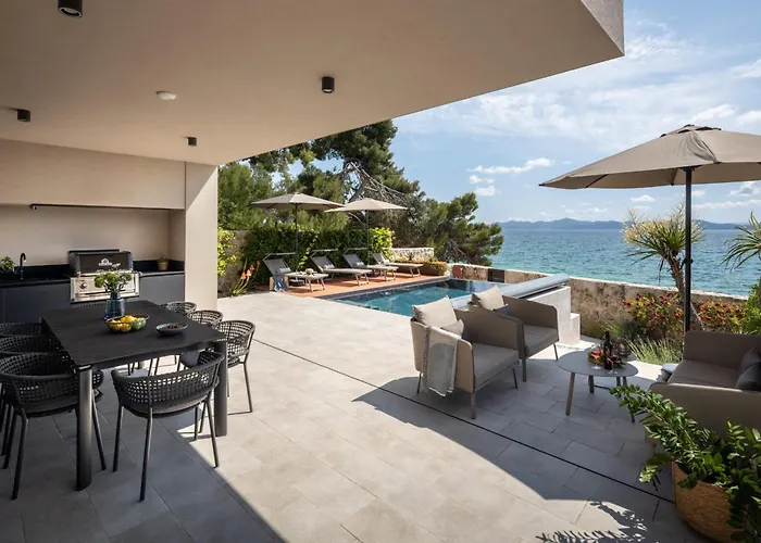 فيلة Pinea Zadarvillas