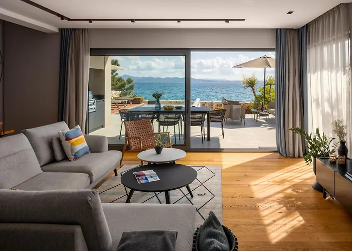 فيلة Pinea Zadarvillas *