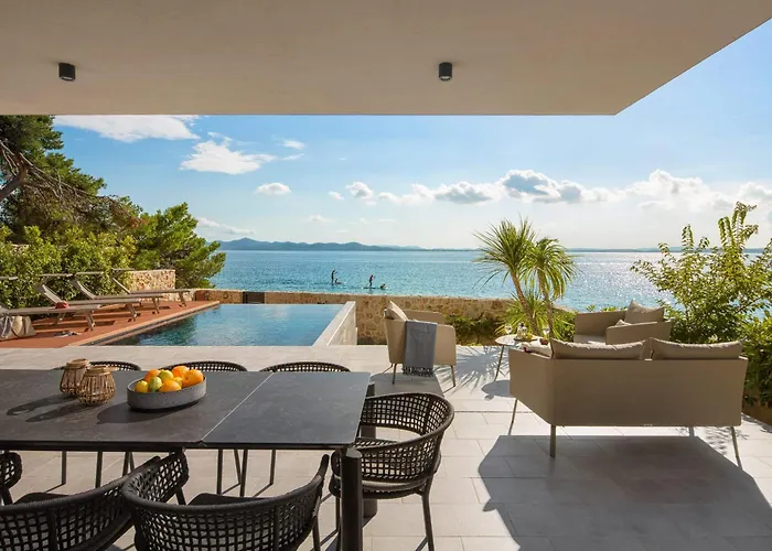 Pinea Zadarvillas بيتريتْشاني