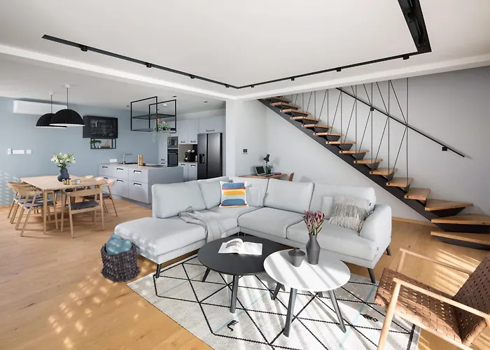 Pinea Zadarvillas فيلة *