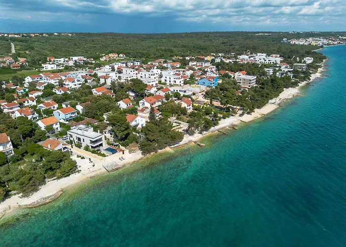 Pinea Zadarvillas بيتريتْشاني